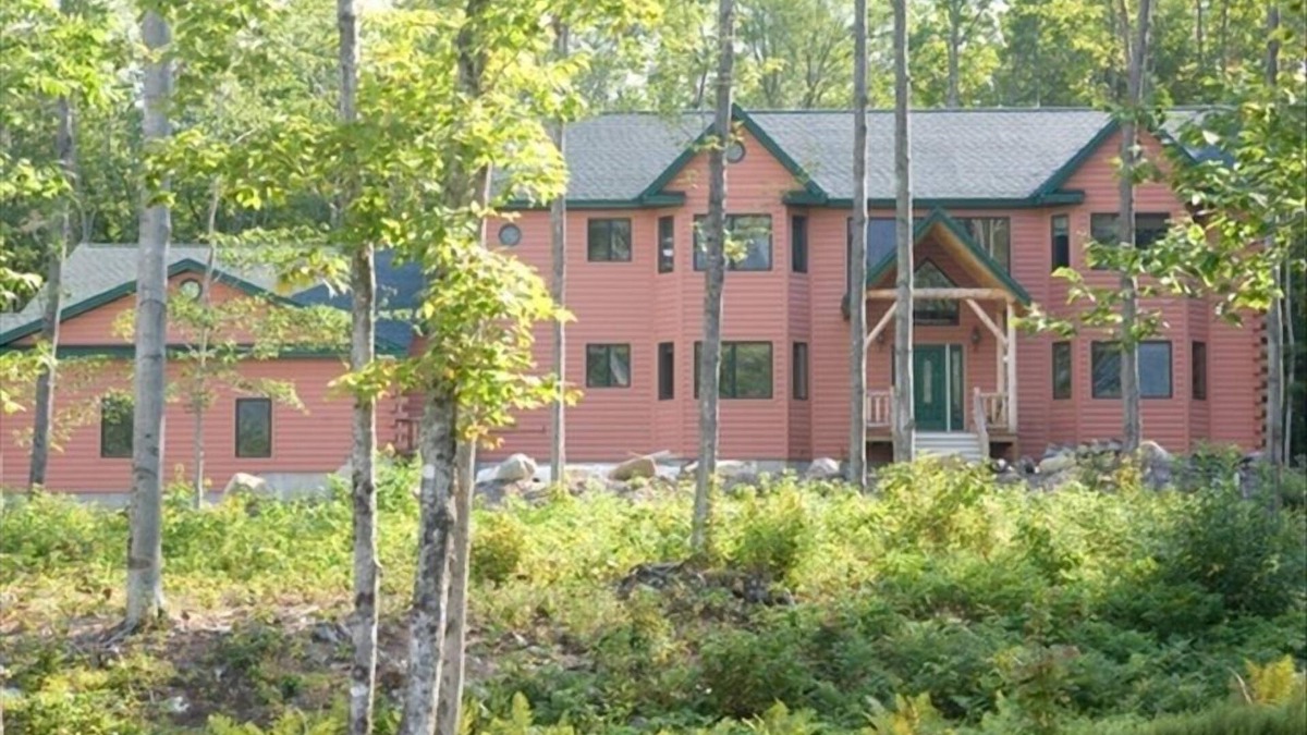 Gorham House | Luxurious Chalet in Beautiful White Mountains