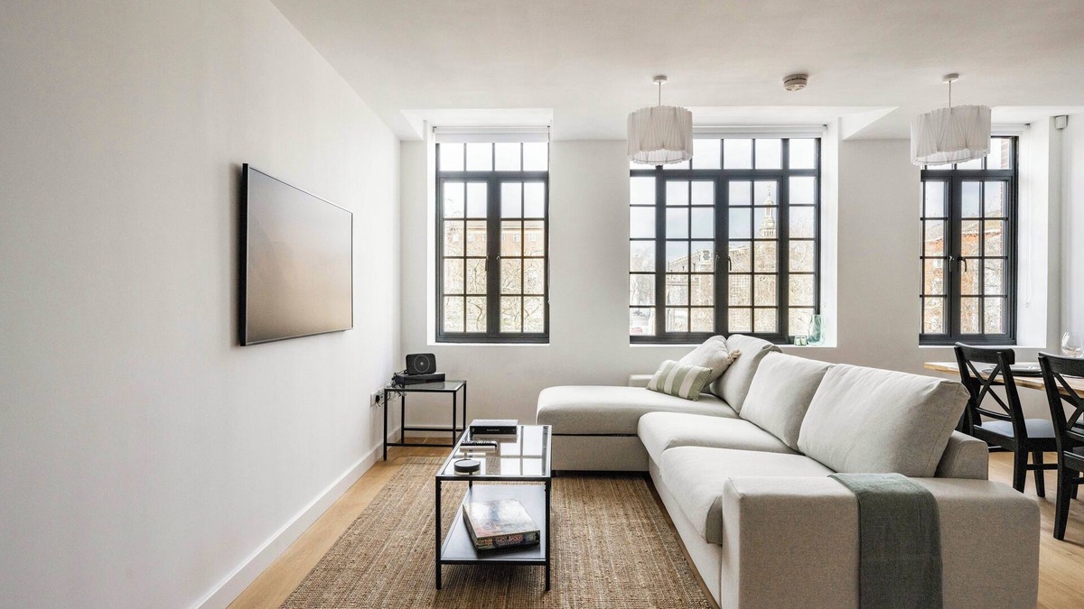 Norwich Apartment | Luxurious city stay w/stunning views of Norwich’s historic 11th-century market.