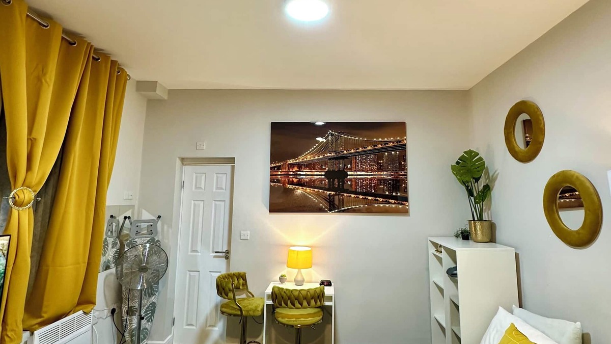 Birmingham City Centre Apartment | Luxurious City Studio