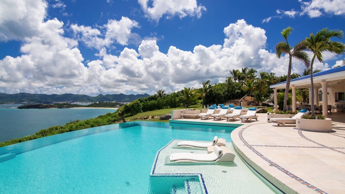 Les Terres Basses Villa | Luxurious Cliffside Villa, perfect for a large group of maximum 26 guests