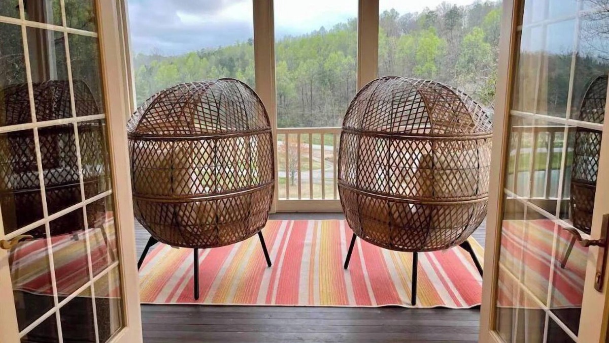 Clayton House | Luxurious & Comfy ★ Scenic Views ★ Hot Tub ★ Games