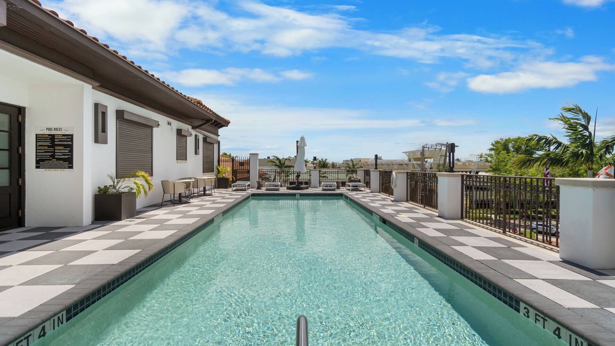 Redevelopment Area Condo | Luxurious Condo on Downtown Fifth Ave