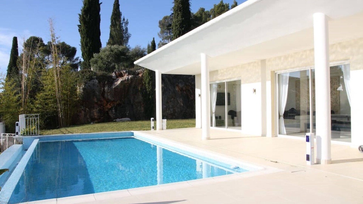Gairaut Villa | Luxurious contemporary villa magnificent sea view
