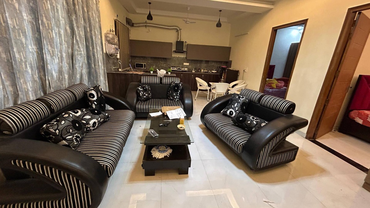 Bullawala Apartment | Luxurious, Cozy 2-bedroom apartment in peaceful Dehradun with WiFi, AC