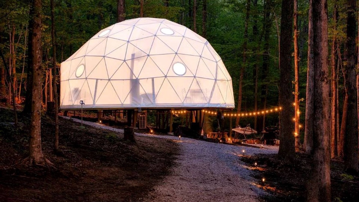 Robbins Cabin | Luxurious Dome Surrounded by Nature for a Unique Romantic Escape near Brimstone and Big South Fork in Tennessee