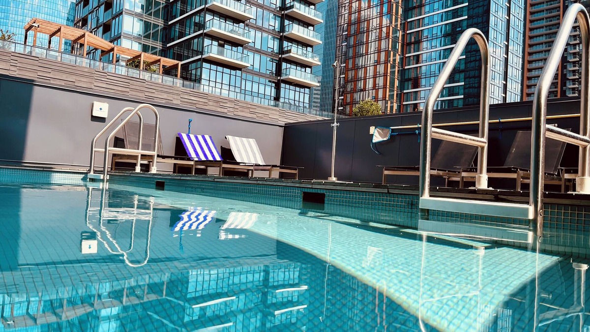 Connaught Condo | Luxurious downtown condo | pool | gym | A/C | heated underground parking