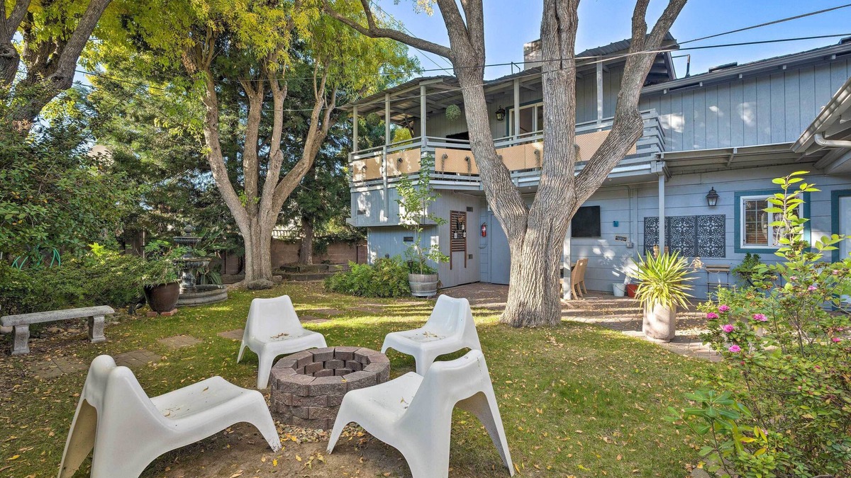 Lodi Apartment | Luxurious Downtown Lodi Apartment in Wine Country!