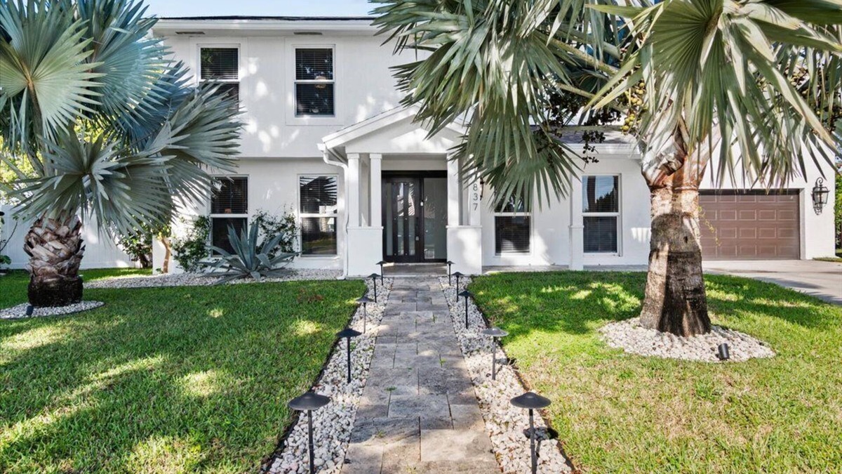 Emerald Forest House | Luxurious Equestrian Lakeside Oasis–Wellington