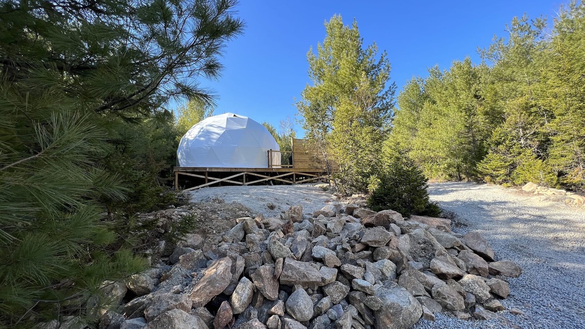 New Ross Resort | "Luxurious Escapes Await: Private Hot Tubs and Kayaks at Norse Geodesic Retreat"