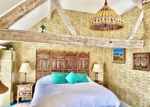 Swallowcliffe House | Luxurious, Fabulous, Fun, Contemporary Suite in Retreat Centre