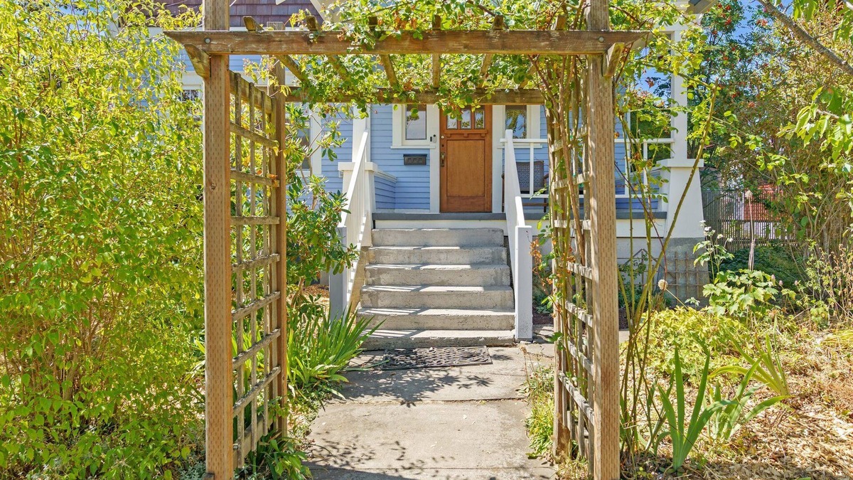 Columbia House | Luxurious Family Oasis in Fountain District, Walking Distance to Cafes & Parks