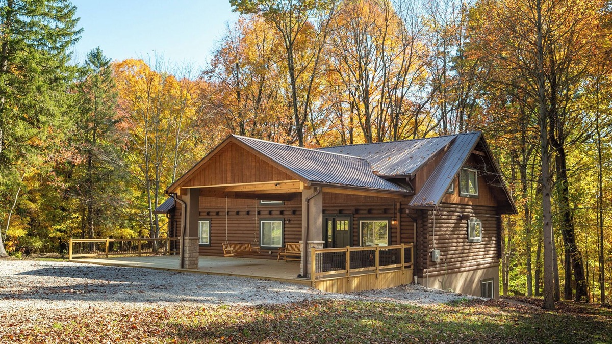 Nashport Cabin | Luxurious Forest Getaway at Historic Baughman Park New Log Cabin 2