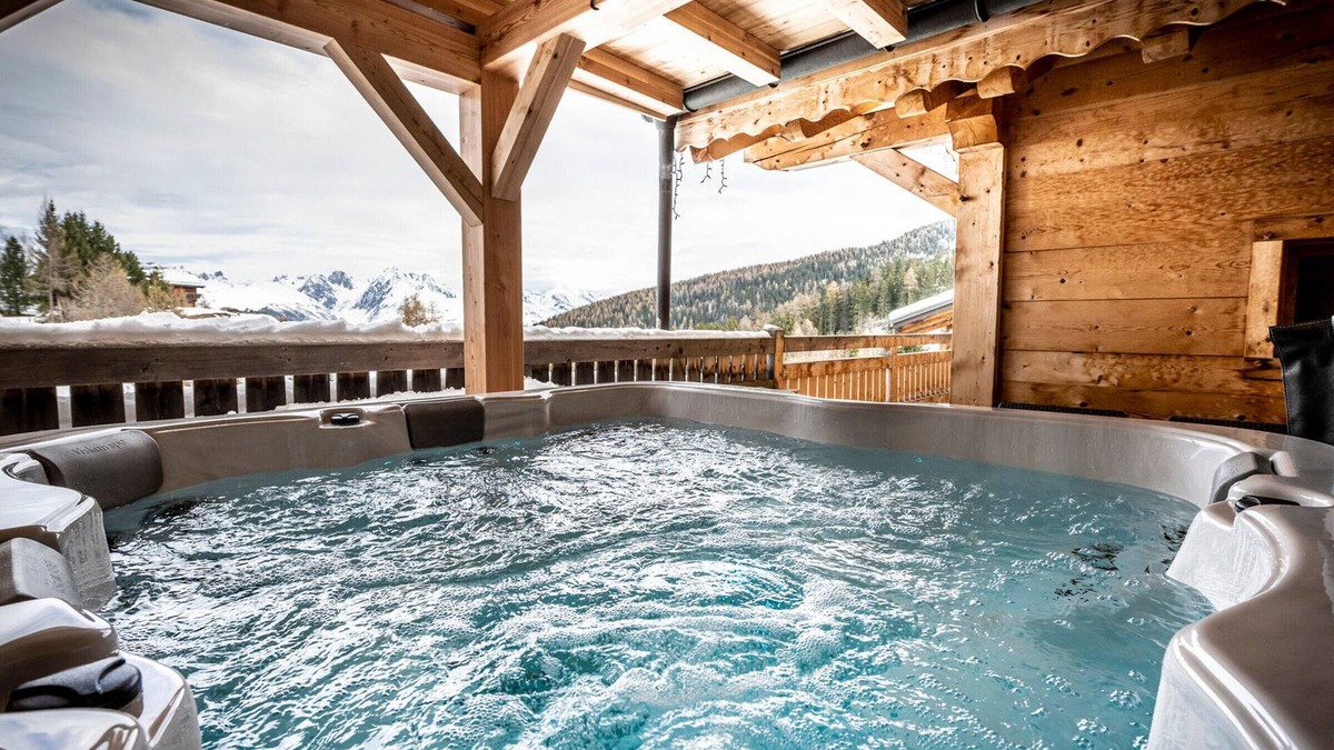 Plagne 1800 Ski Chalet | Luxurious 7-bed chalet with jacuzzi and sauna, near chairlift