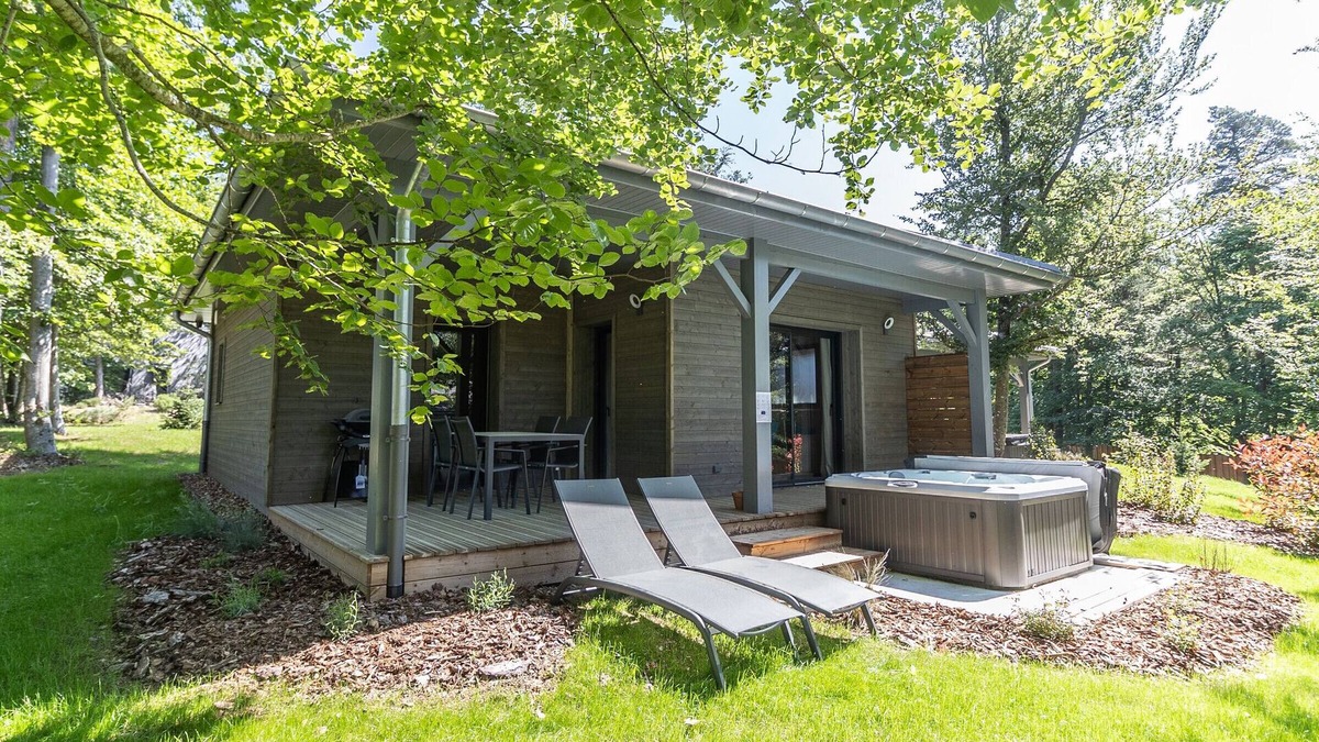 Le Chambon-sur-Lignon Cottage | Luxurious Lodge with Private Jacuzzi, Pool, and Gym Access near Chambon-sur-Lignon Golf Course