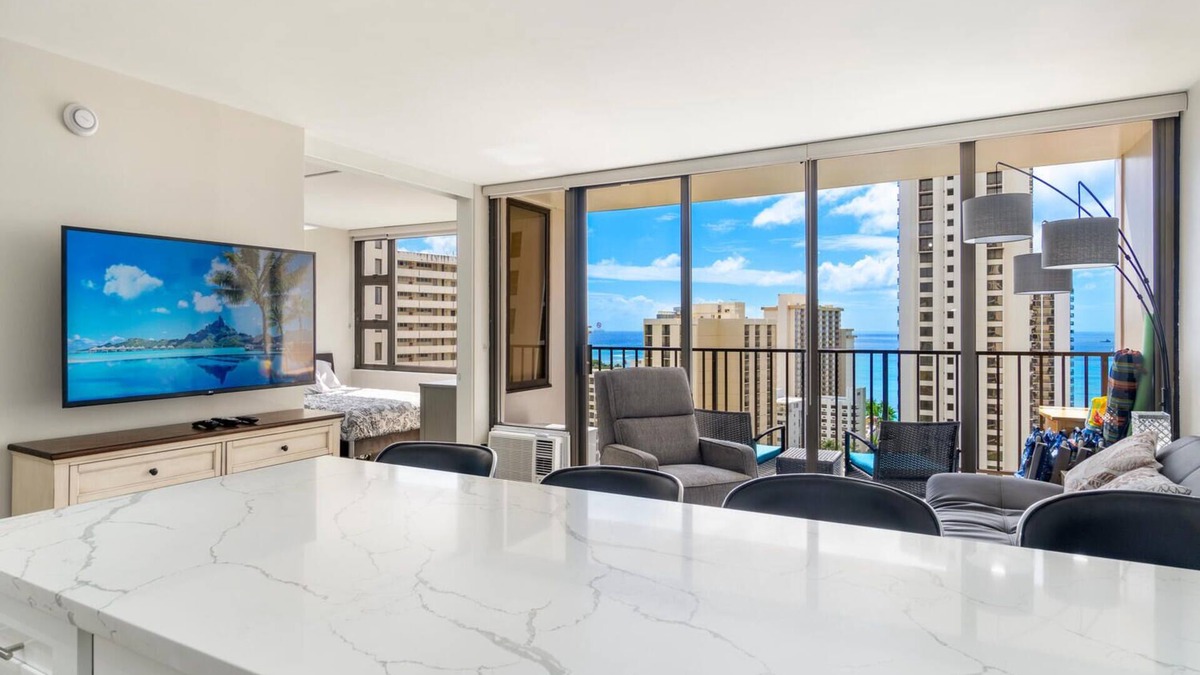 Waikiki Condo | Luxurious, Free Parking & WiFi, Ocean View, Remodeled, 1 BR Condo, No Resort Fee