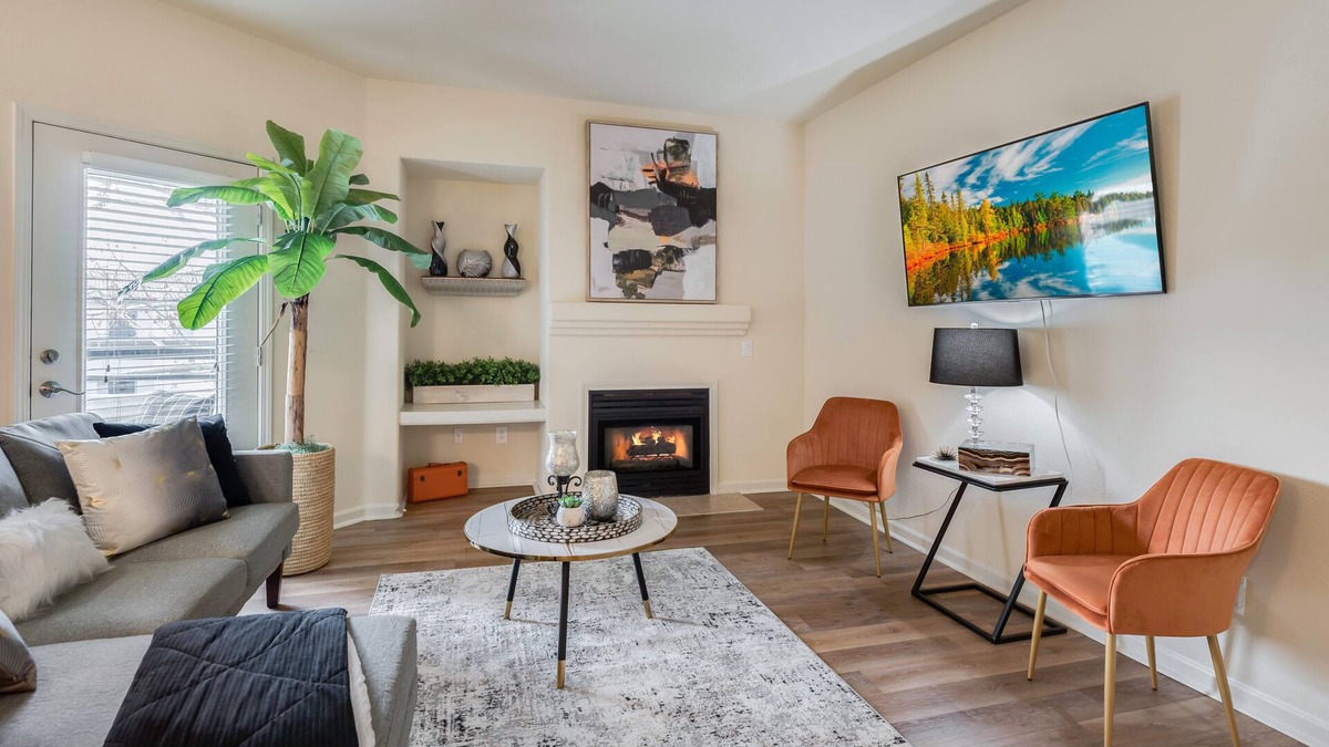 Roseville Apartment | Luxurious Furnished Apartment + Private Garage