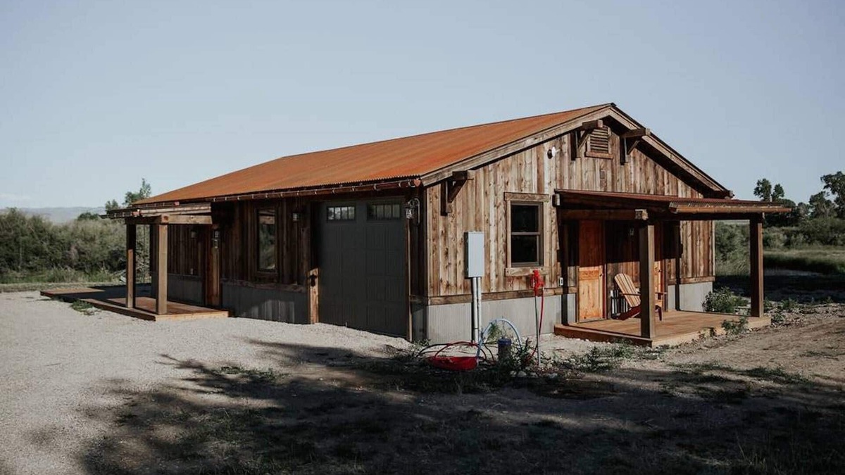 Dillon House | Luxurious Hideaway on Beaverhead River - Bunk