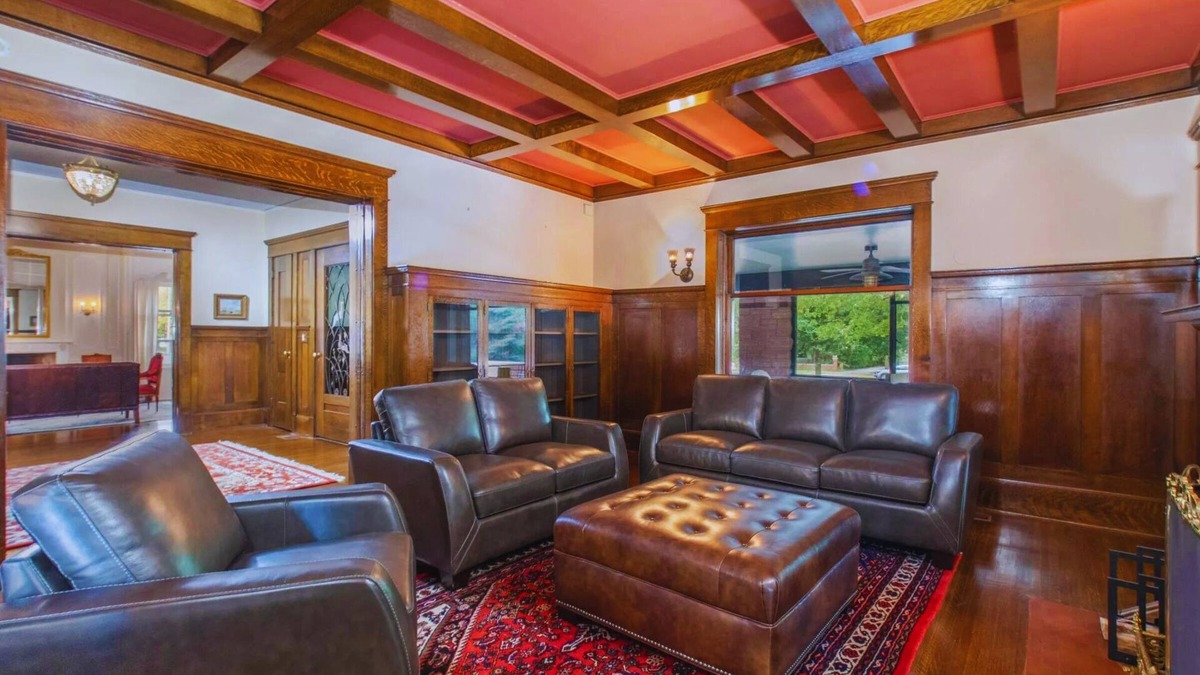 Lincoln Bed & Breakfast | Luxurious & Historic 9-Bedroom Mansion | Ideal for Gatherings & Retreats | Breakfast Included