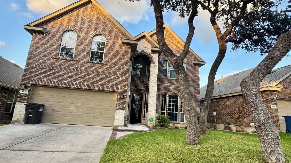 West San Antonio House | Luxurious home just minutes away from Sea World and Fiesta Texas!