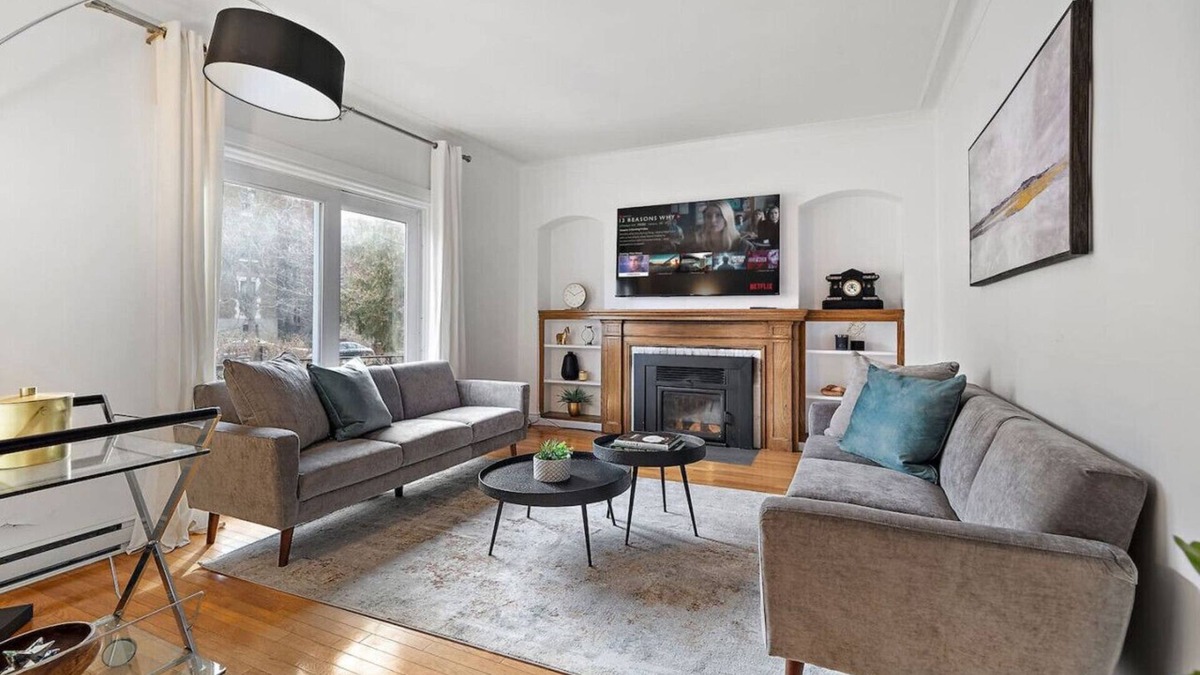Cote-Des-Neiges—Notre-Dame-De-Grace House | Luxurious House Big Terrace | Sleeps 16 | 3bath