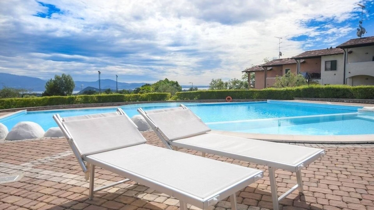 Polpenazze del Garda Apartment | Luxurious Apartment with Lake View +swimming pool +parking space