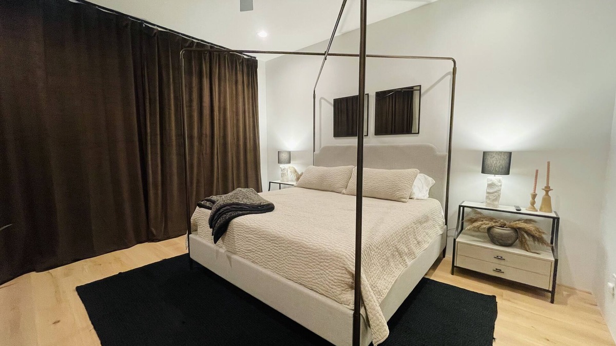 Gilbert House | Luxurious King Suite in Gilbert. Kids are Welcome!