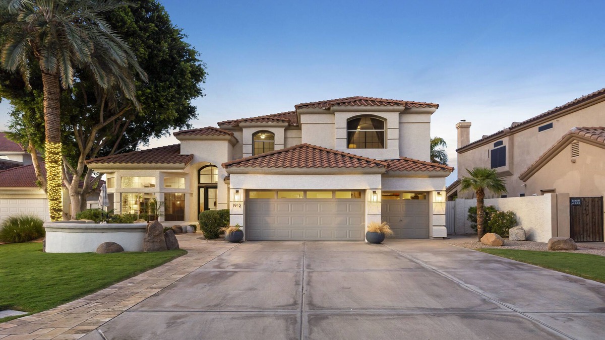 Val Vista Lakes House | Luxurious Lake House | Full Amenities, Pool + Lake