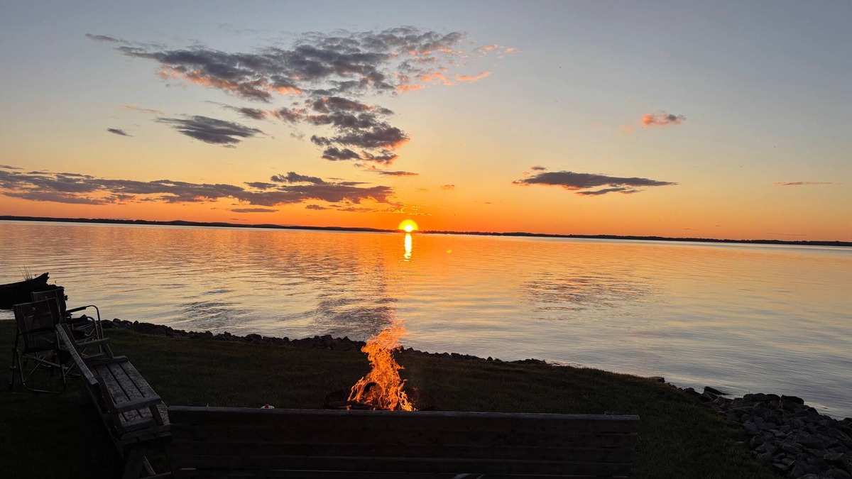 Winneconne House | Luxurious Lakefront Escape – Premier EAA Rental with Breathtaking Views