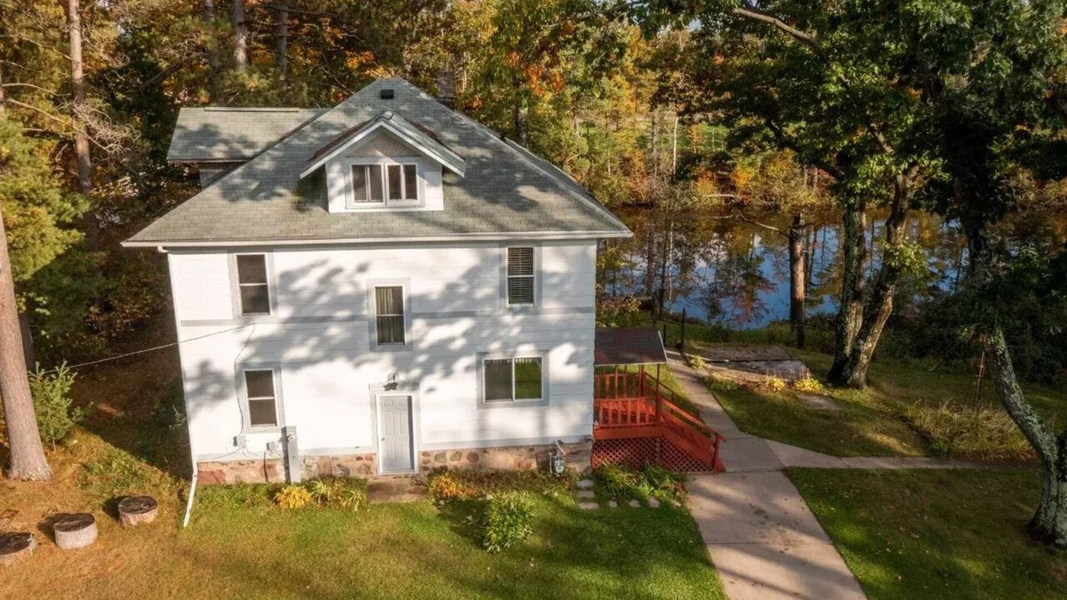 Elcho House | Luxurious Lakeside Home on Upper & Lower Post Lake Channel