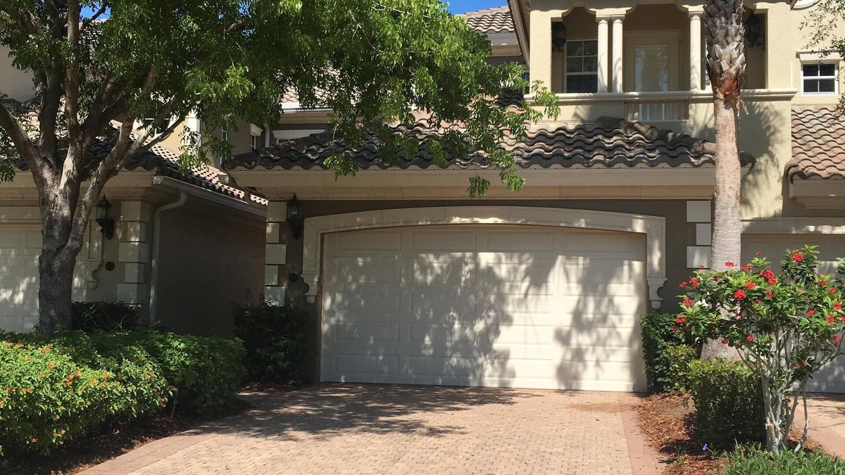 Naples Condo | Luxurious Lakeview Coach Home in Award Winning Fiddler's Creek