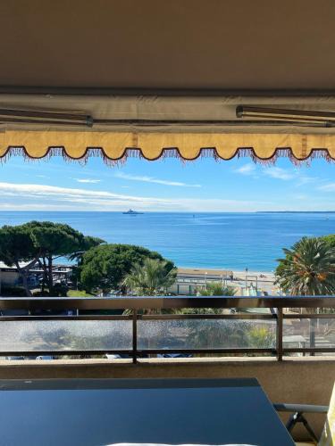 Juan-les-Pins Apartment | Luxurious large 2 rooms with panoramic sea view, AC
