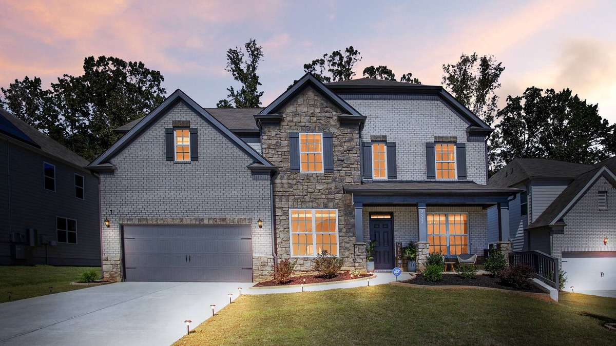 Cliftondale House | Luxurious, Lavish 3000 Sq Ft 3BR Home! W/Big Yard