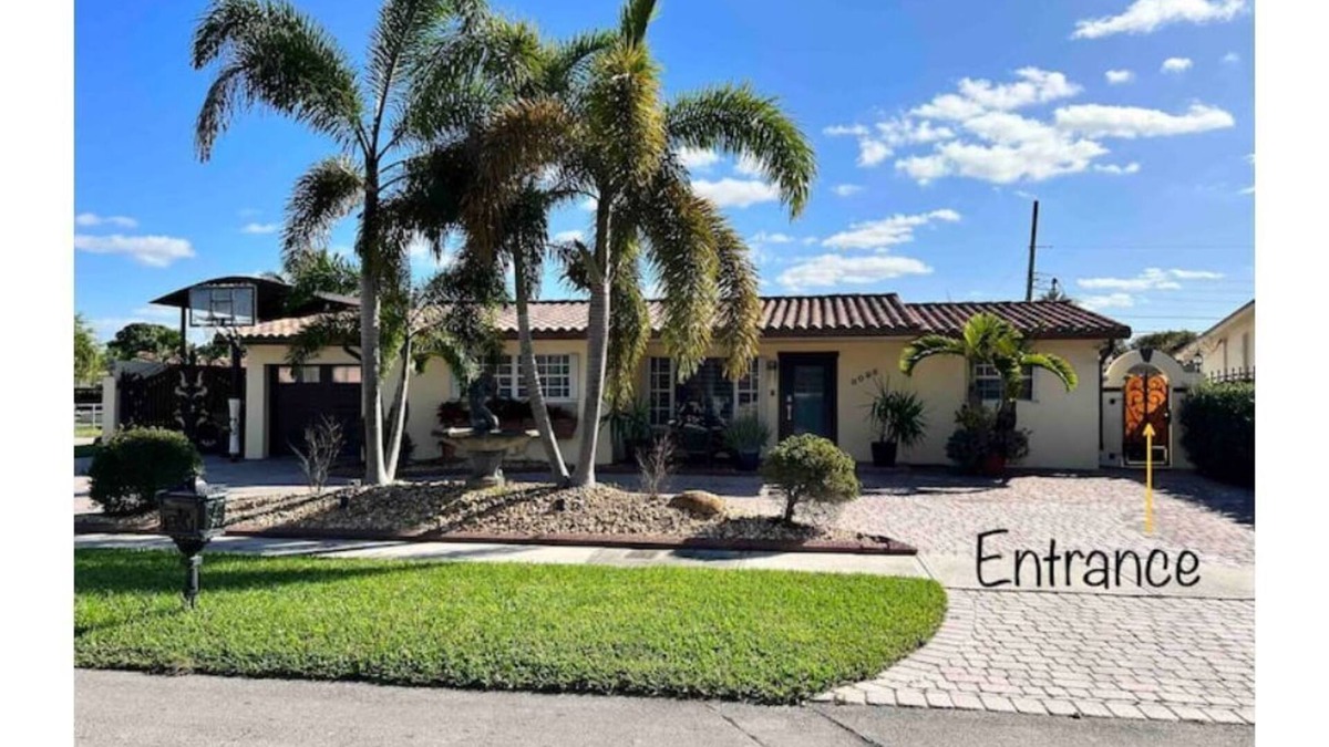 Hialeah Apartment | Luxurious little home!