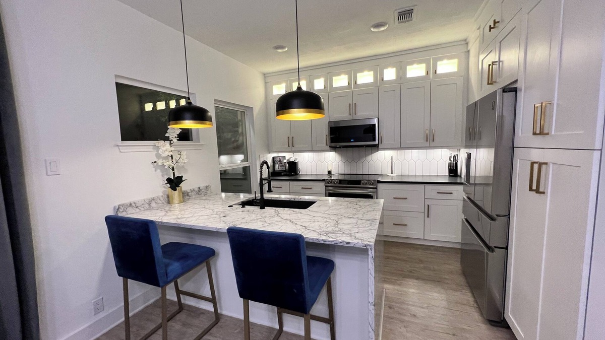 Houston House | Luxurious Living: Experience the Best of Galleria 2-Bedroom Condo & 2 Car Garage