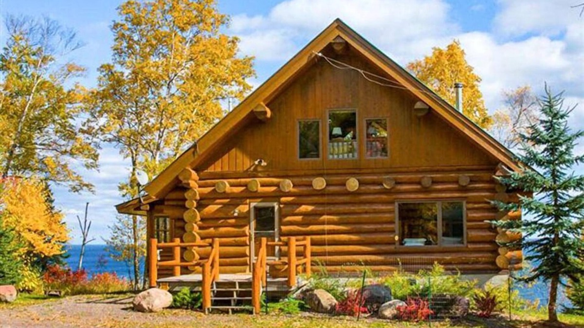 Little Marais Cabin | Luxurious Log Cabin on Lake Superior