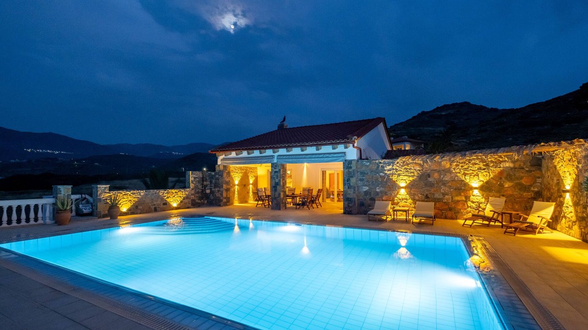 Mochlos Villa | Luxurious mansion with pool, waterfront and direct access to the water