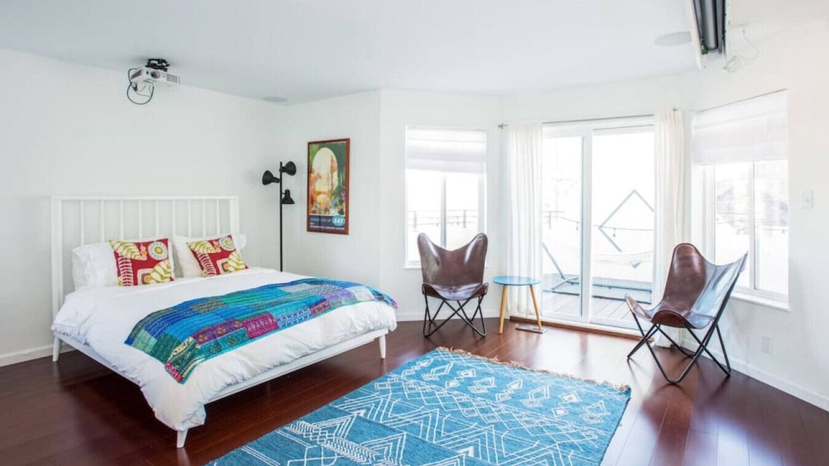 Bayview House | Luxurious Master Suite-Private deck, stunning view