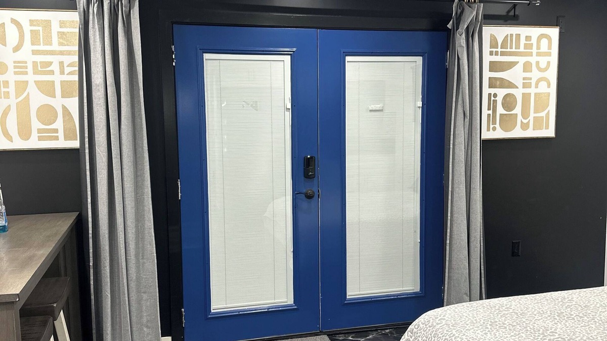 Del Aire Apartment | luxurious mini penthouse just 2 miles from LAX