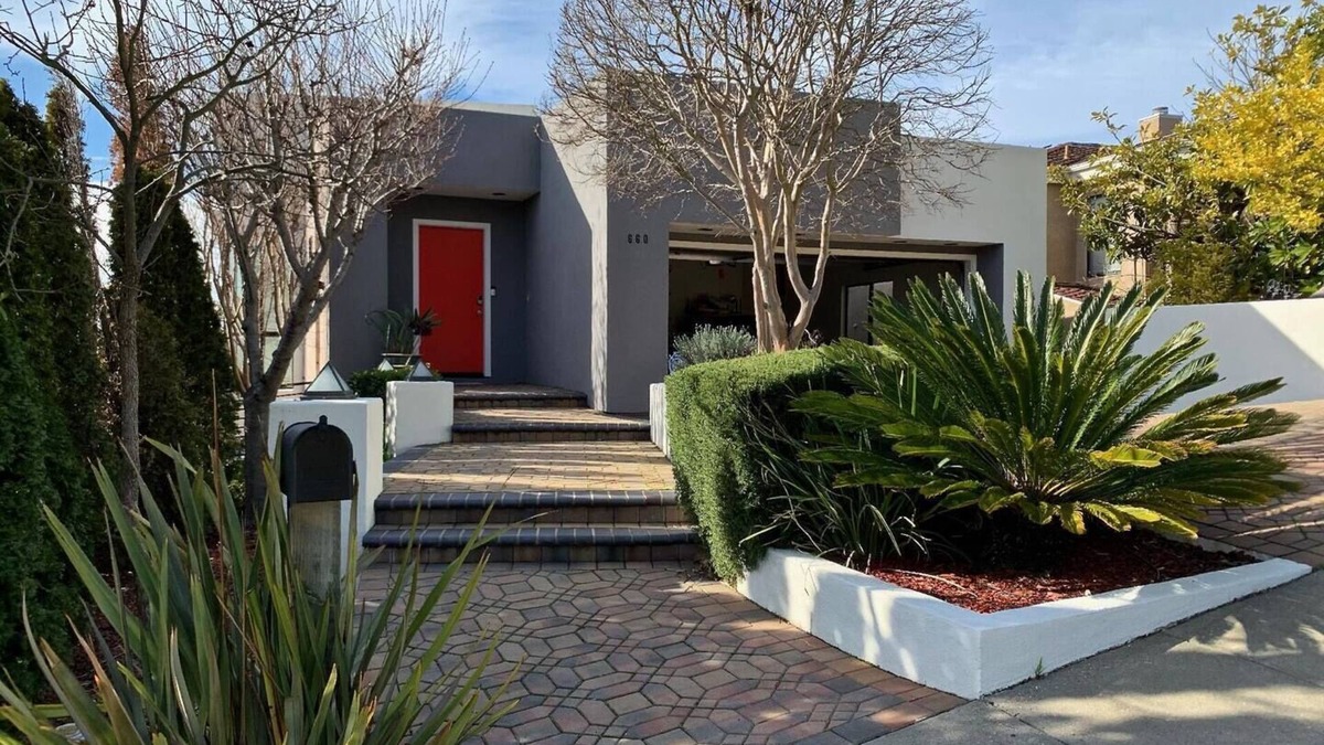 Piedmont House | Luxurious & Modern 3 Bed/2.5 Bathroom Home with AC & gorgeous views of the SF Bay.