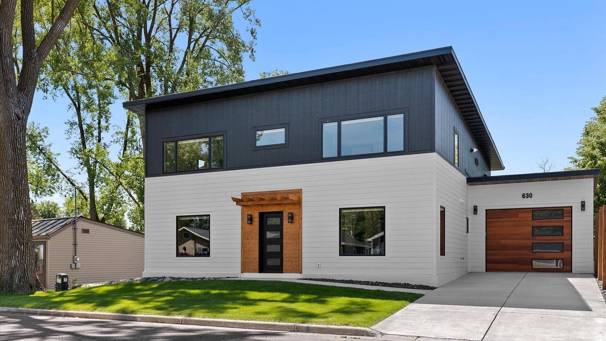 Winneconne House | Luxurious Modern home Built in 2024 On the channel of Lake Winneconne