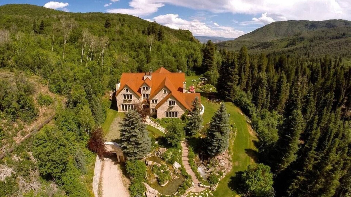 Midway House | Luxurious Mountain Retreat with Pool