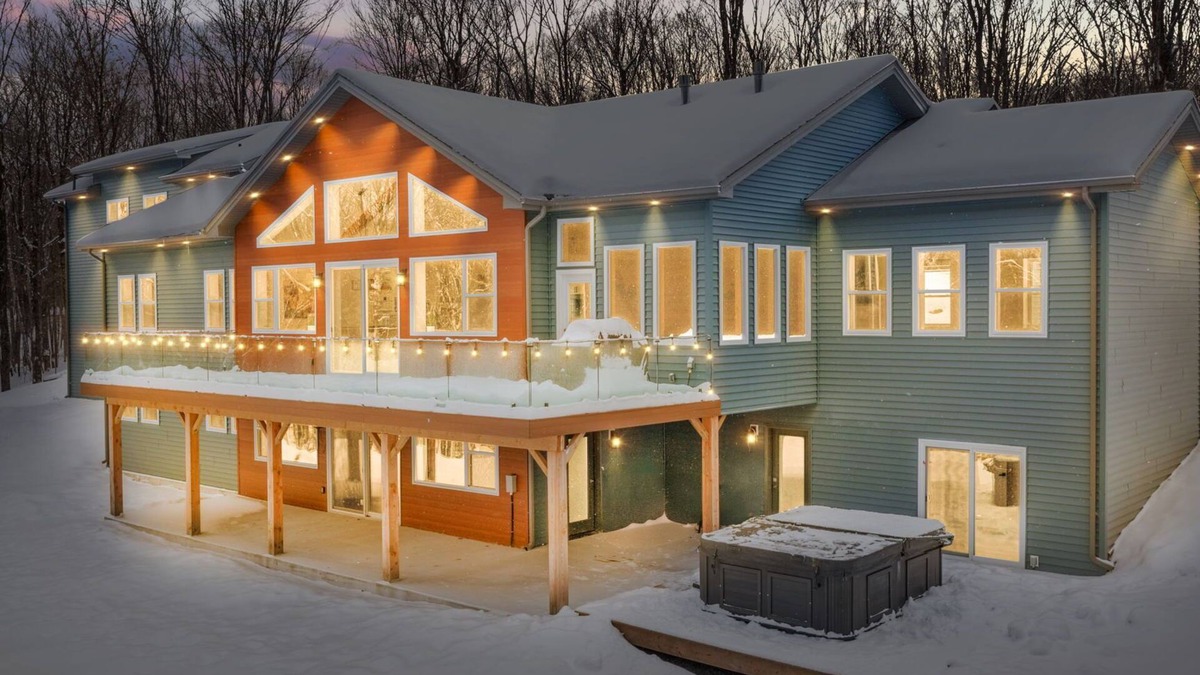 Lake of Bays Cottage | Luxurious Muskoka Retreat w/hot tub, sauna on a private 24 acre lot.