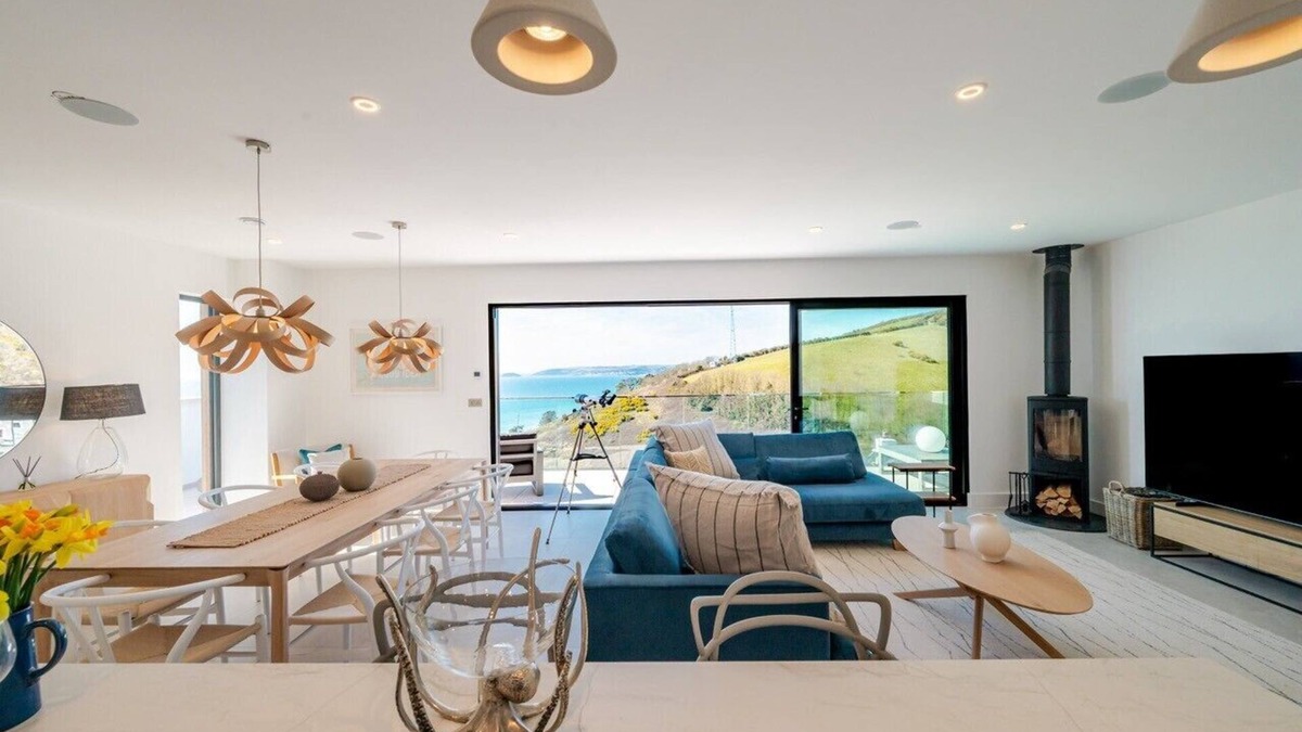 Downderry House | Luxurious new beach house with hot hub, EV charger, dog friendly & parking