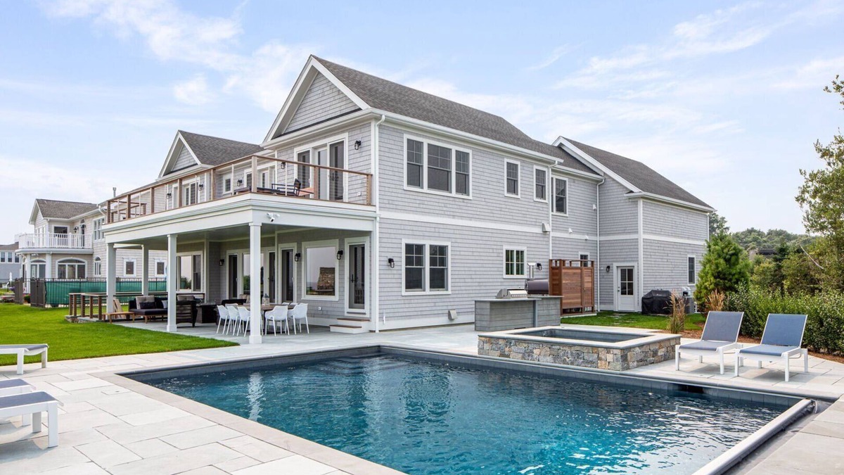 Narragansett House | Luxurious Ocean Front Rental with Pool