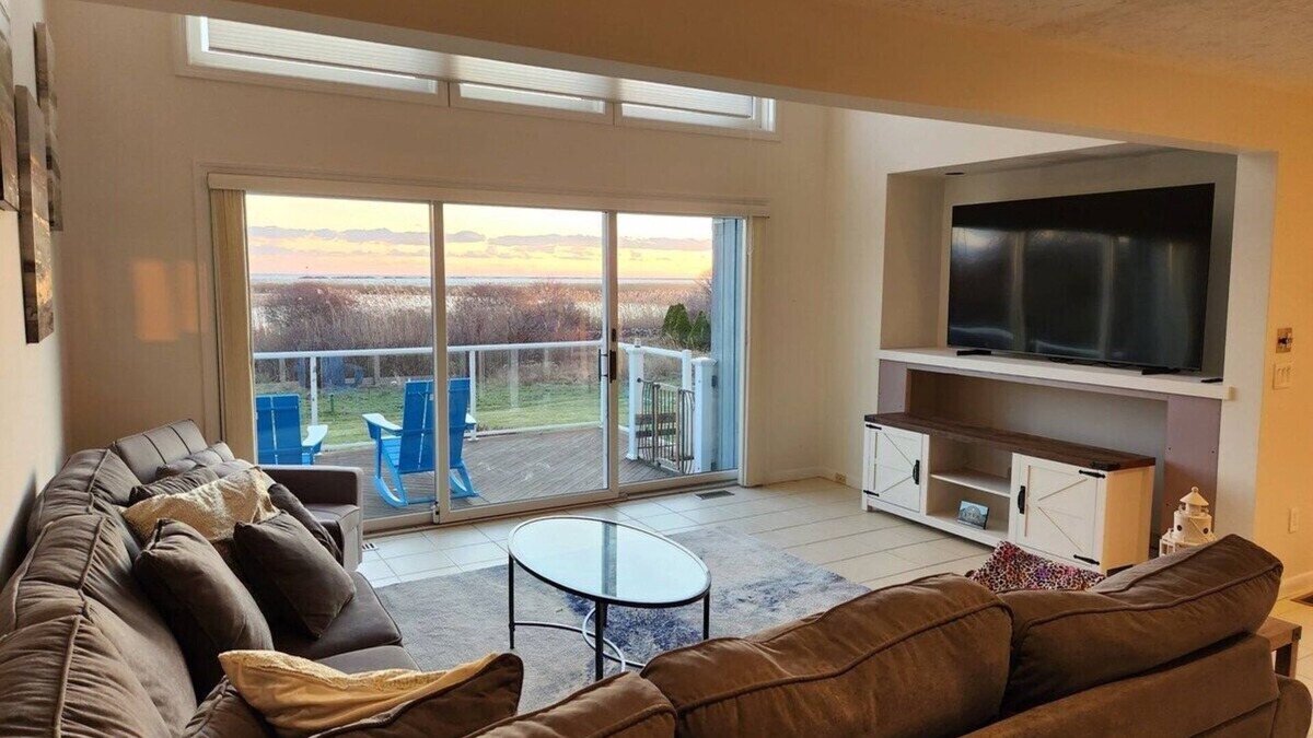 Point Judith House | Luxurious Oceanfront Beach Home!