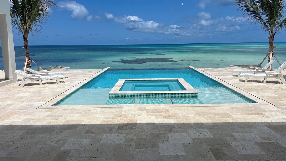 Alice Town House | Luxurious Oceanfront 8 bedroom 12 bed Estate with private beach - Bimini Bahamas