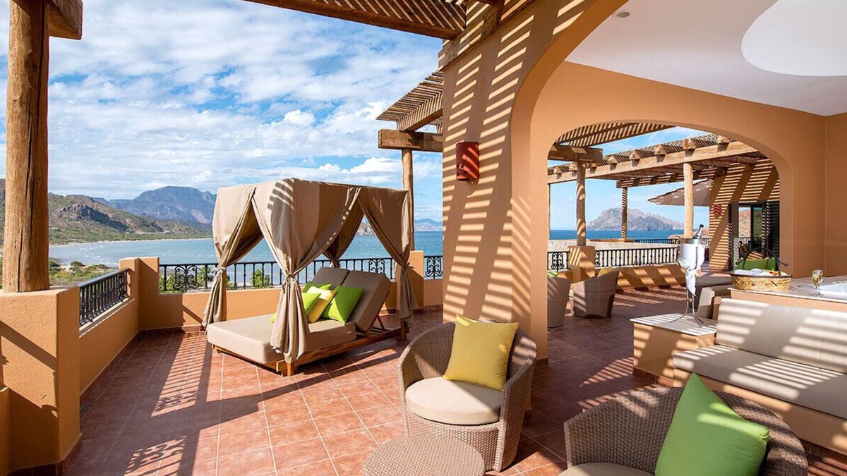 Loreto Apartment | Luxurious Oceanfront Escape in Loreto