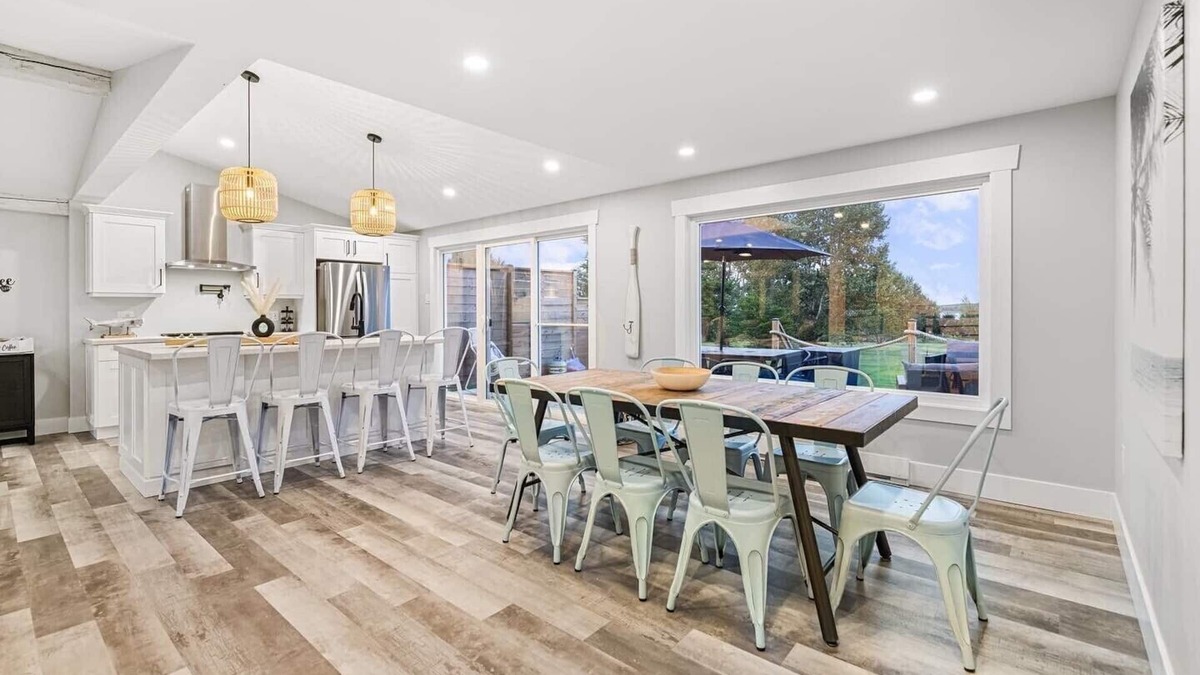 Cormierville House | Luxurious Oceanview beach house W/hot tub