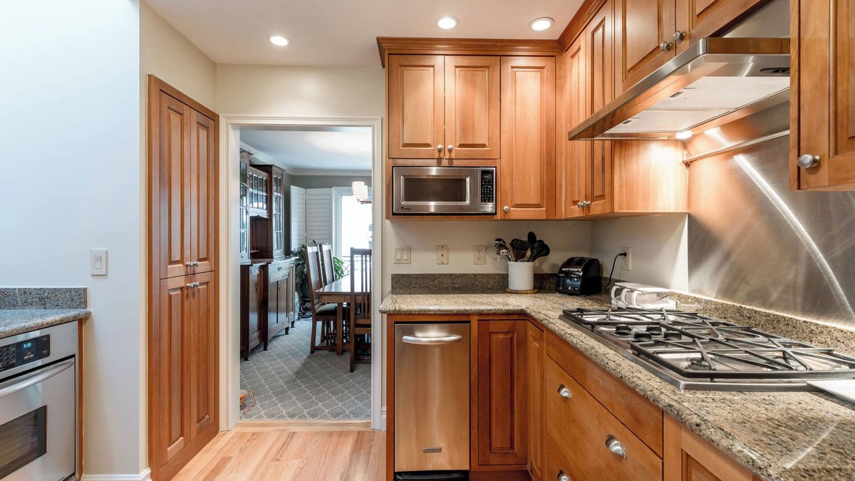 Polk Gulch Condo | Luxurious Pacific Heights Retreat with Rooftop Deck