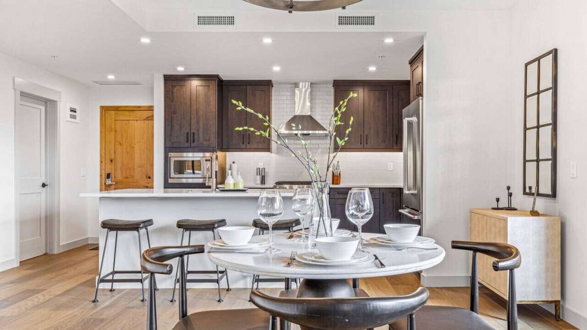 Canmore Condo | Luxurious Penthouse | Bikes Included
